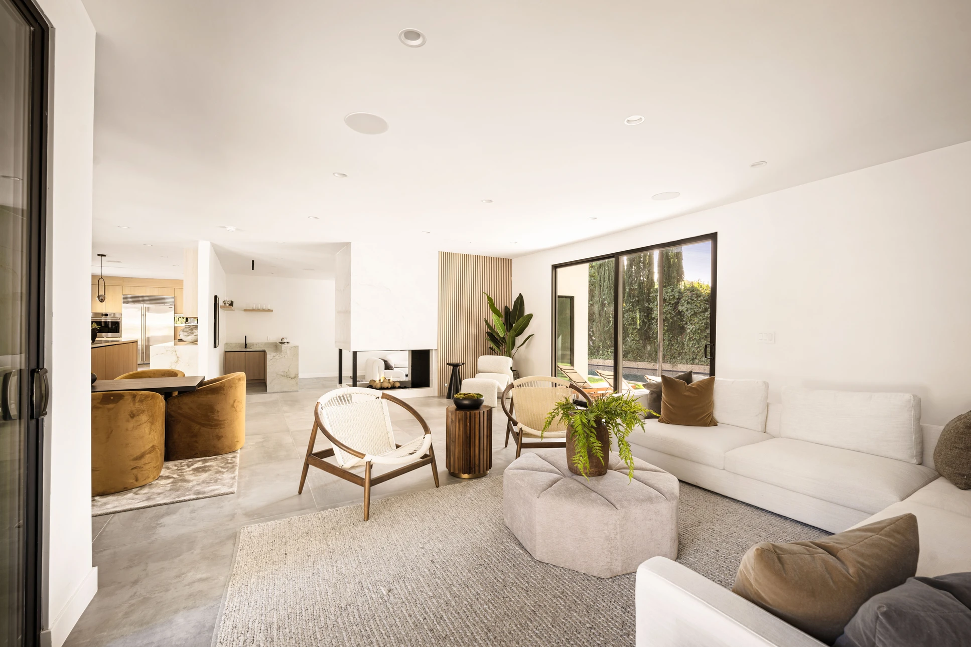 Rénovation d'un nouvel appartement aux murs blancs